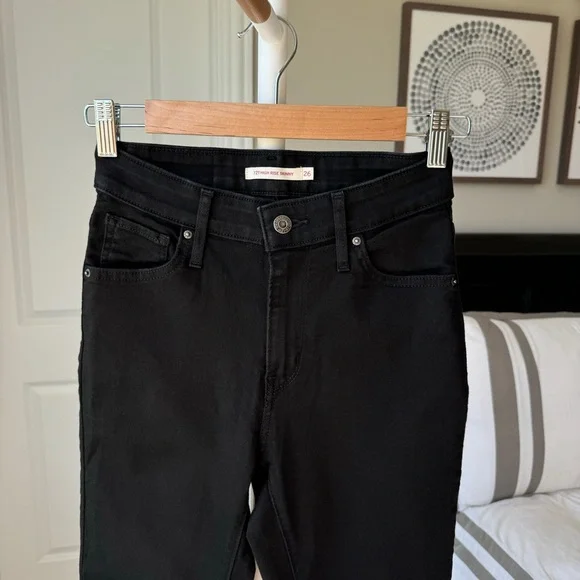 Levi’s 721 High Rise Skinny in Black - Picture 7 of 11